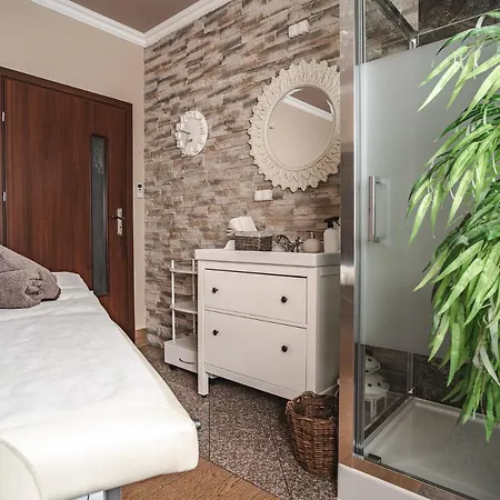 Regionalny & 4* ビャウィ・ドゥナイェツ