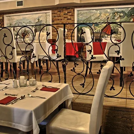 Regionalny & 4* ビャウィ・ドゥナイェツ